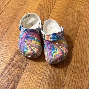 Crocs size 6 toddler shoes